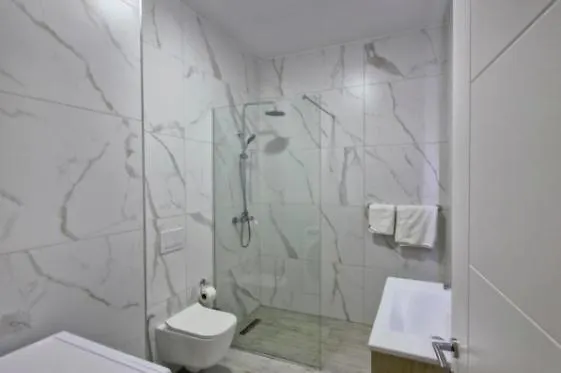 Aurora Apartment Qerret 골렘