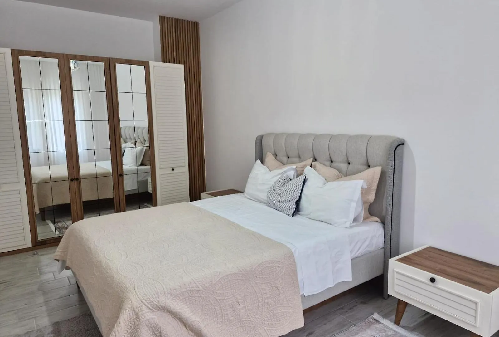 Aurora Apartment Qerret 골렘 0*,  알바니아