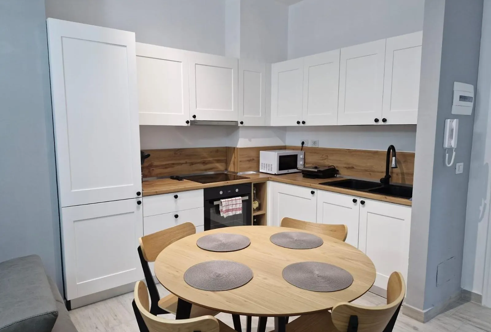 Aurora Apartment Qerret 골렘