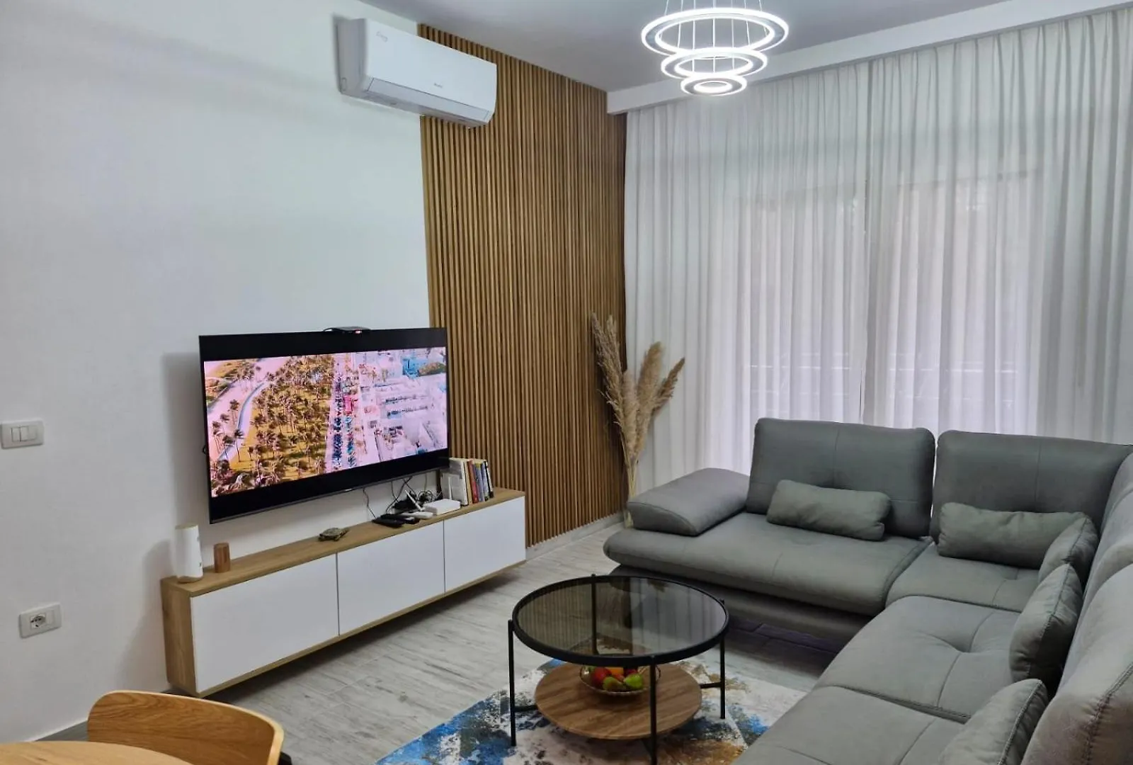 Aurora Apartment Qerret 골렘
